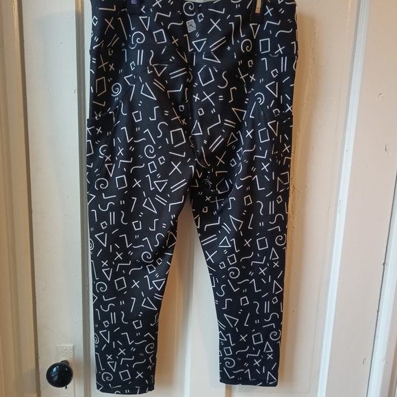 Gottex Black and White Abstract Leggings - Picture 3 of 6